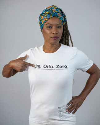 Camiseta Branca Um. Oito. Zero.